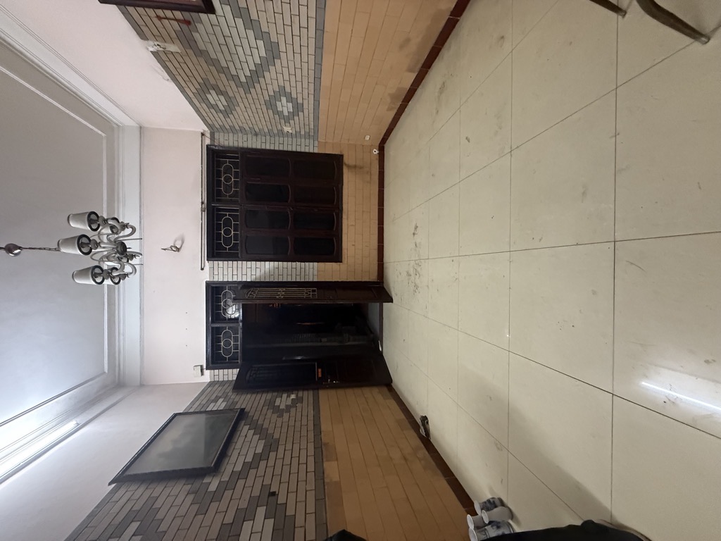 Bán nhà Phan Đình Giót - diện tích 84m2 3 tầng - ô tô đỗ cửa - giá 22,5 tỷ