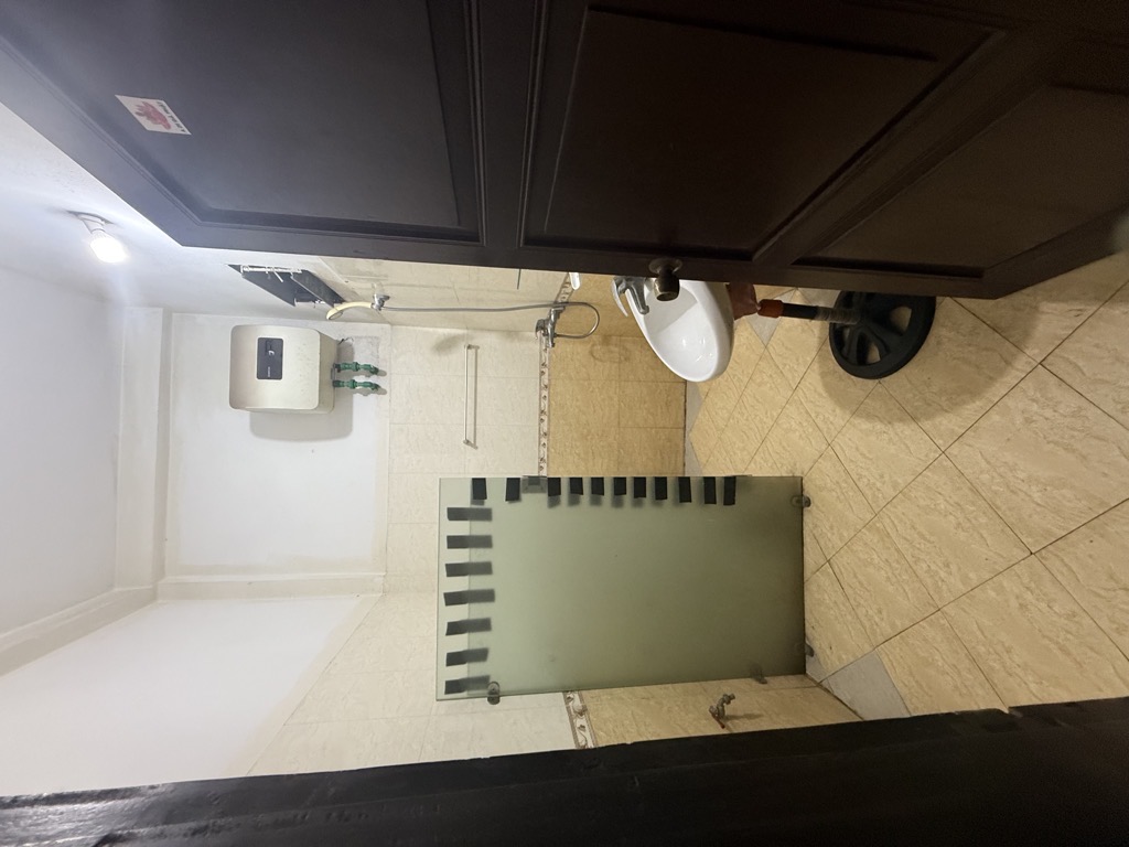 Bán nhà Phan Đình Giót - diện tích 84m2 3 tầng - ô tô đỗ cửa - giá 22,5 tỷ