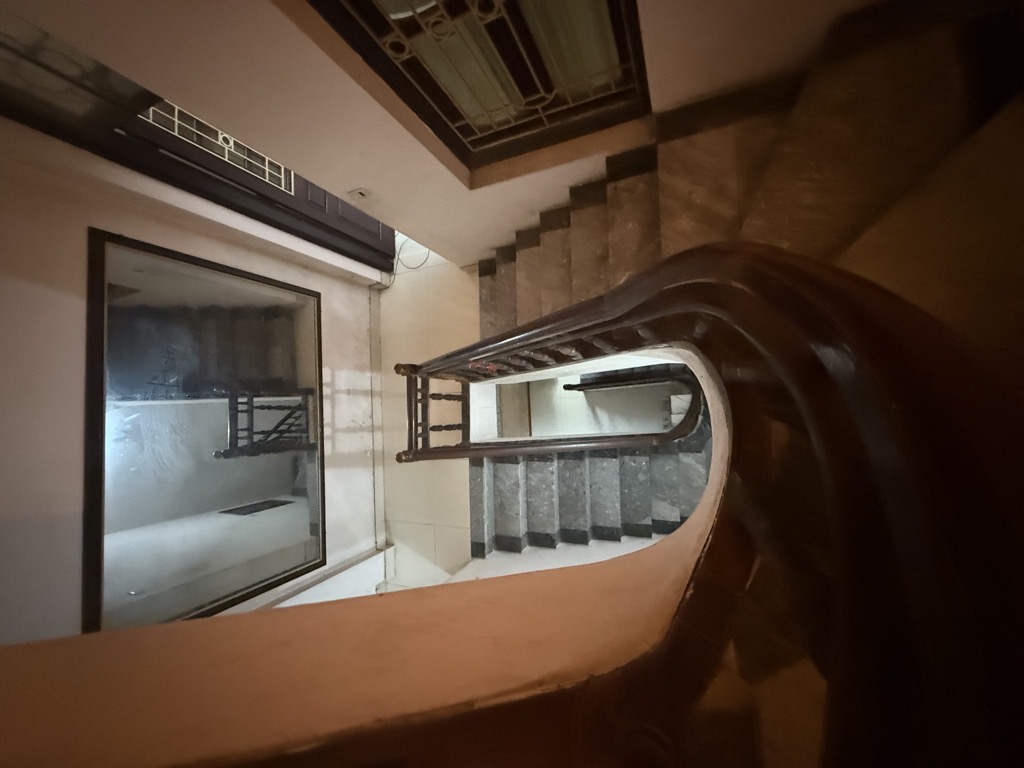 Bán nhà Phan Đình Giót - diện tích 84m2 3 tầng - ô tô đỗ cửa - giá 22,5 tỷ