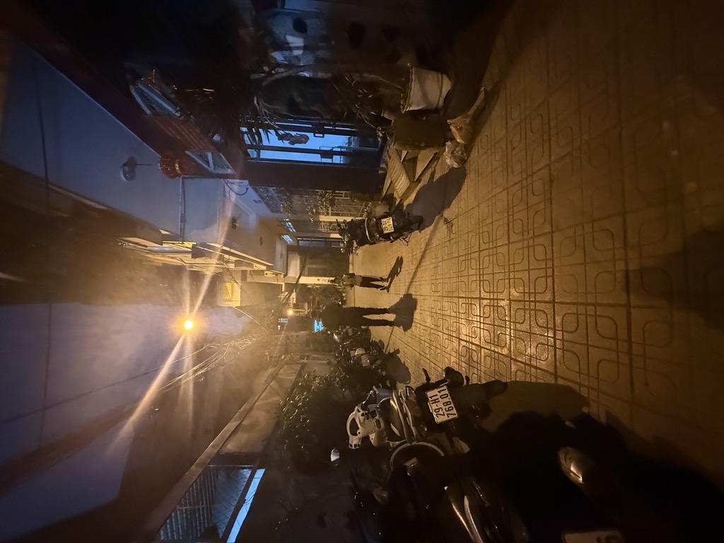 Bán nhà Phan Đình Giót - diện tích 84m2 3 tầng - ô tô đỗ cửa - giá 22,5 tỷ