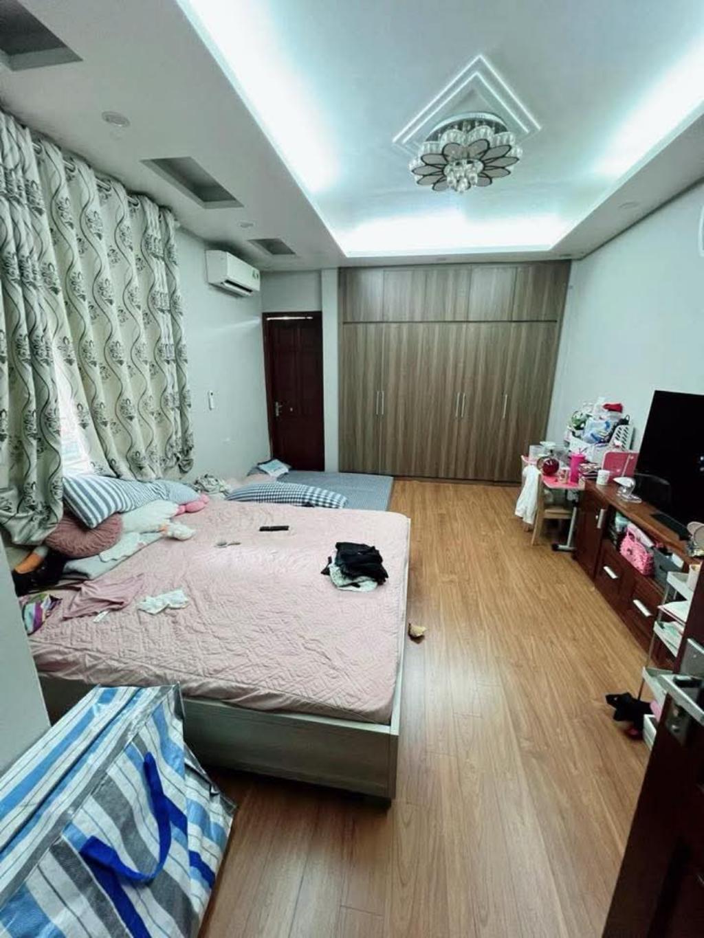 Bán nhà Lê Gia Đỉnh - diện tích 30m2 5 tầng - Mặt phố - giá 9 tỷ