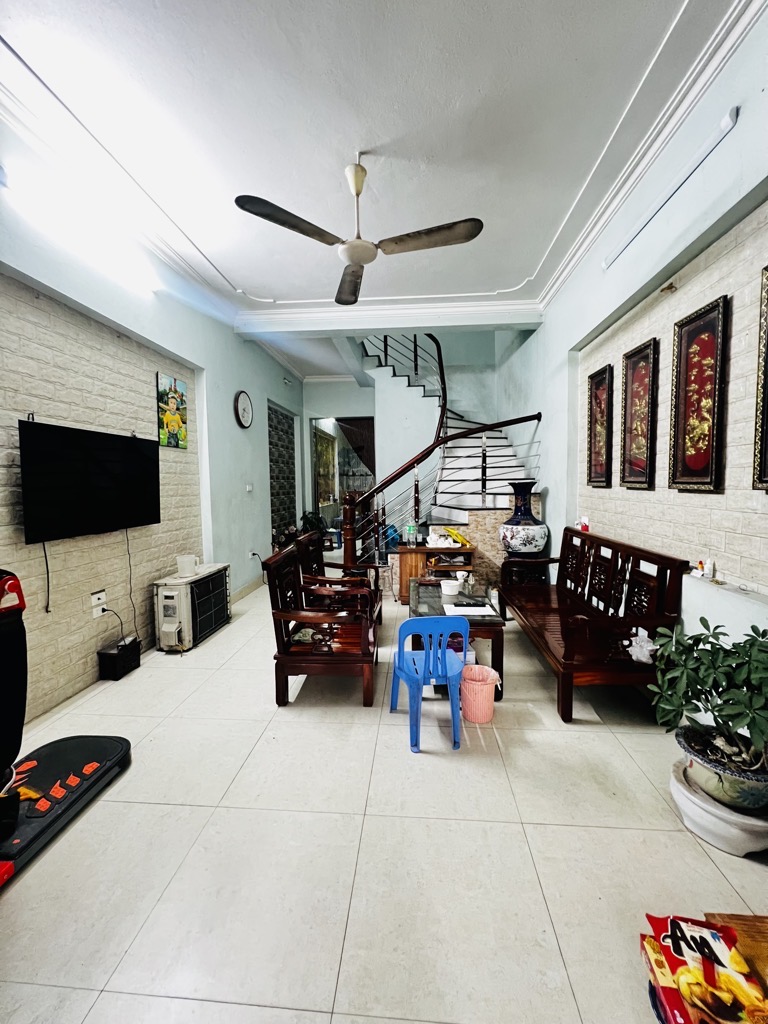 Bán nhà Giải Phóng - diện tích 60.5m2 2 tầng - ô tô đỗ cửa - giá 3.5 tỷ