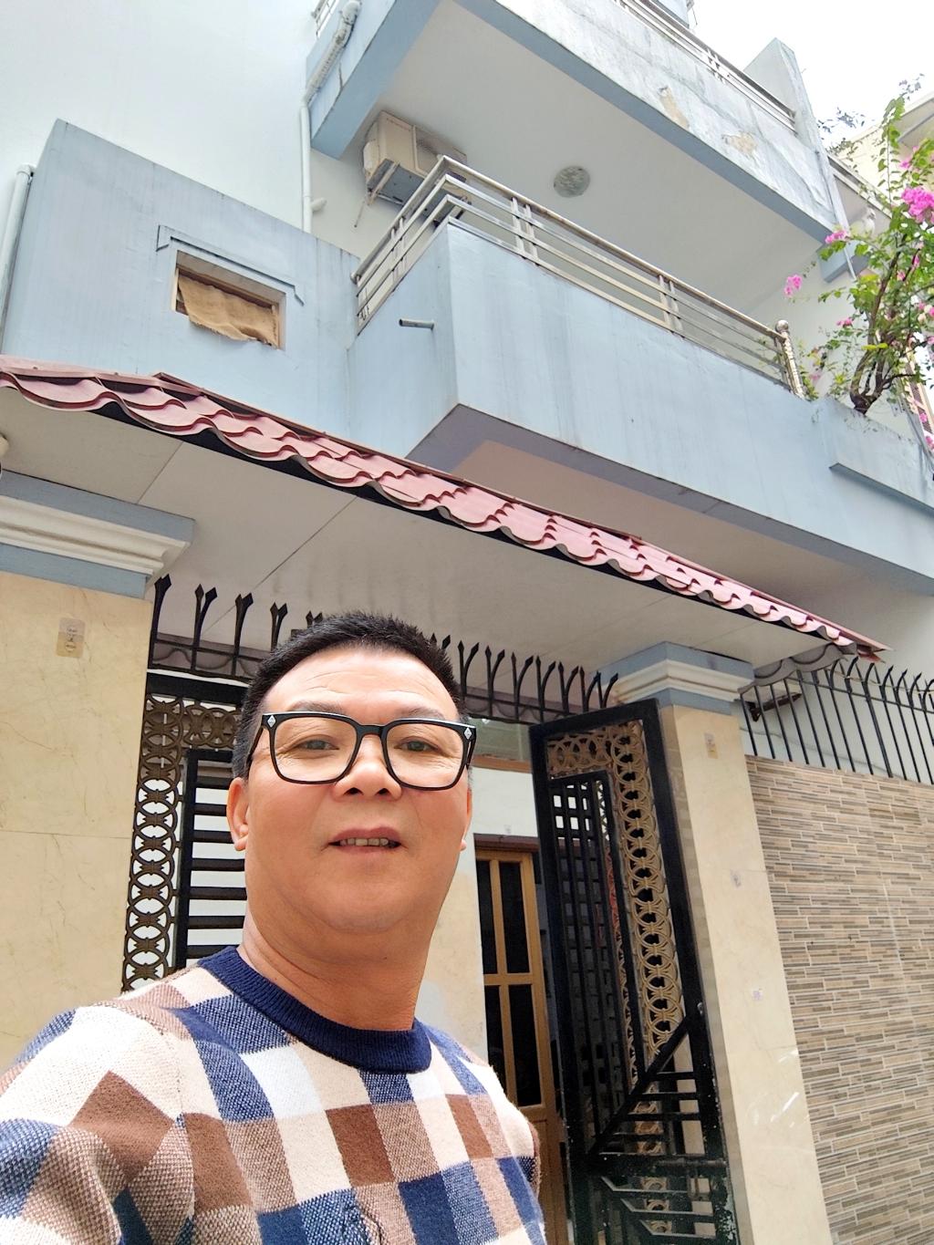 Bán nhà Quỳnh Mai - diện tích 82m2 5 tầng - 3 mặt thoáng - giá 18 tỷ