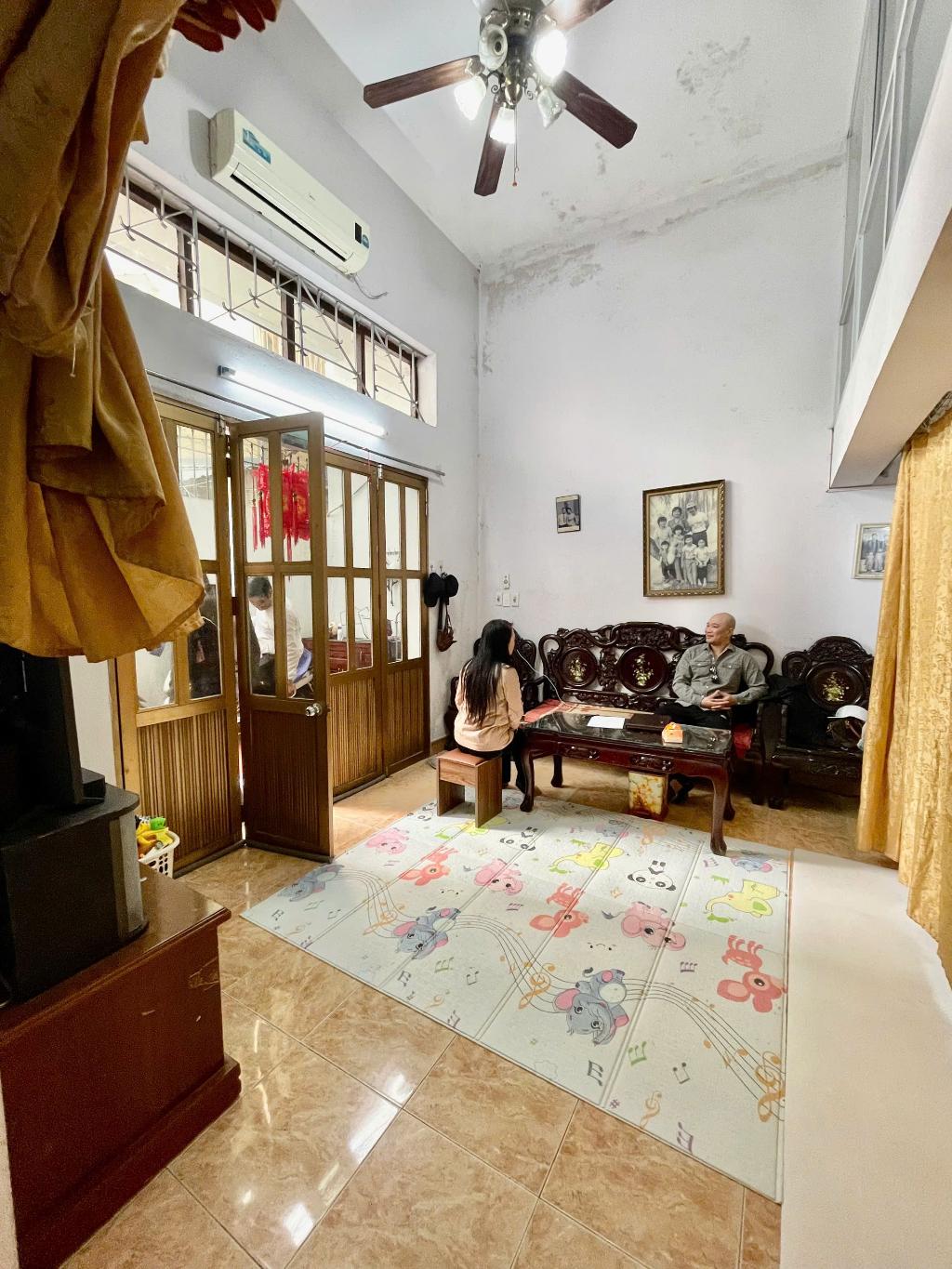 Bán nhà Quỳnh Mai - diện tích 82m2 5 tầng - 3 mặt thoáng - giá 18 tỷ