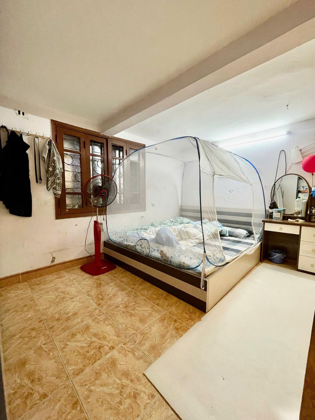 Bán nhà Quỳnh Mai - diện tích 82m2 5 tầng - 3 mặt thoáng - giá 18 tỷ