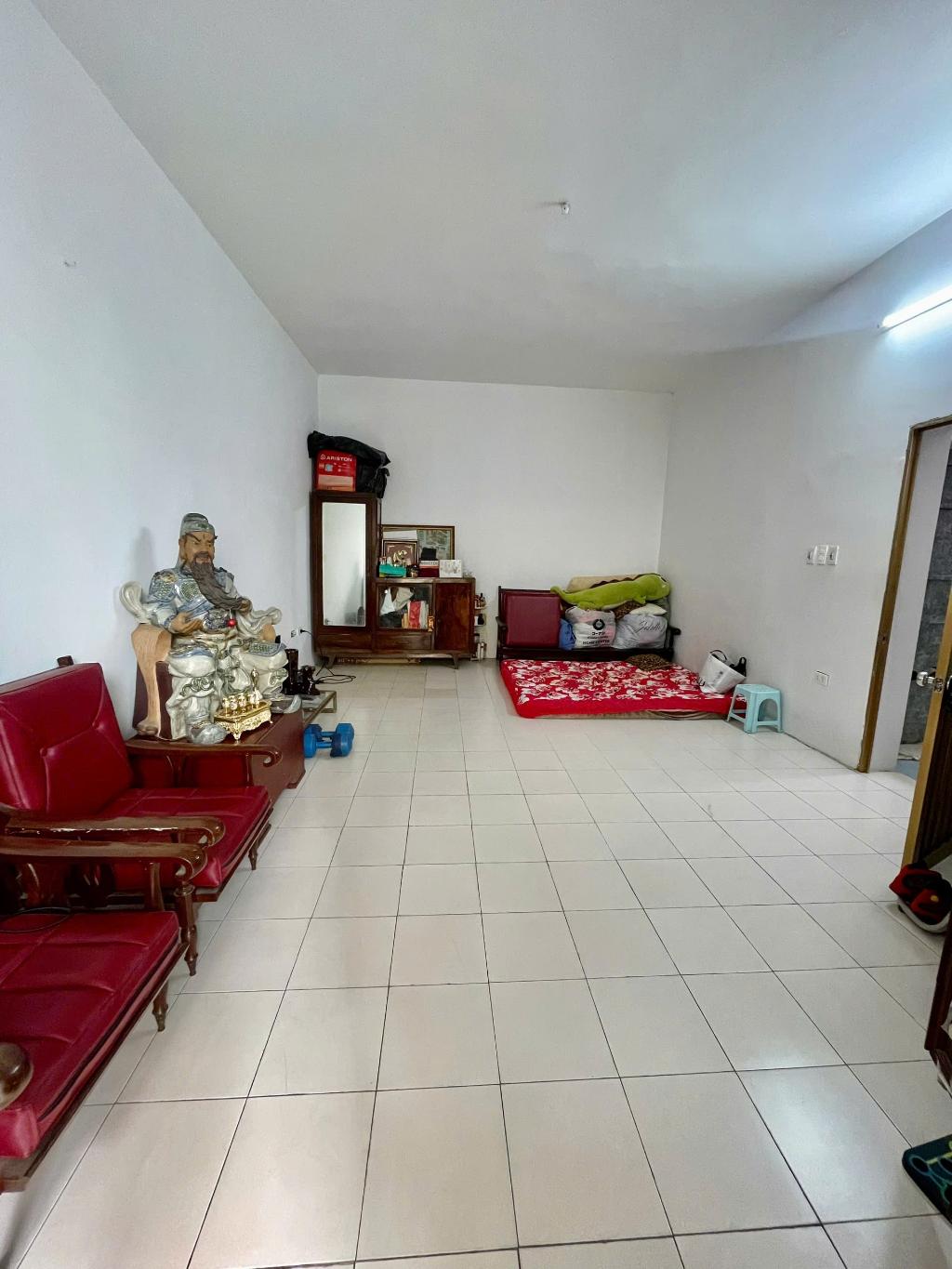 Bán nhà Quỳnh Mai - diện tích 82m2 5 tầng - 3 mặt thoáng - giá 18 tỷ