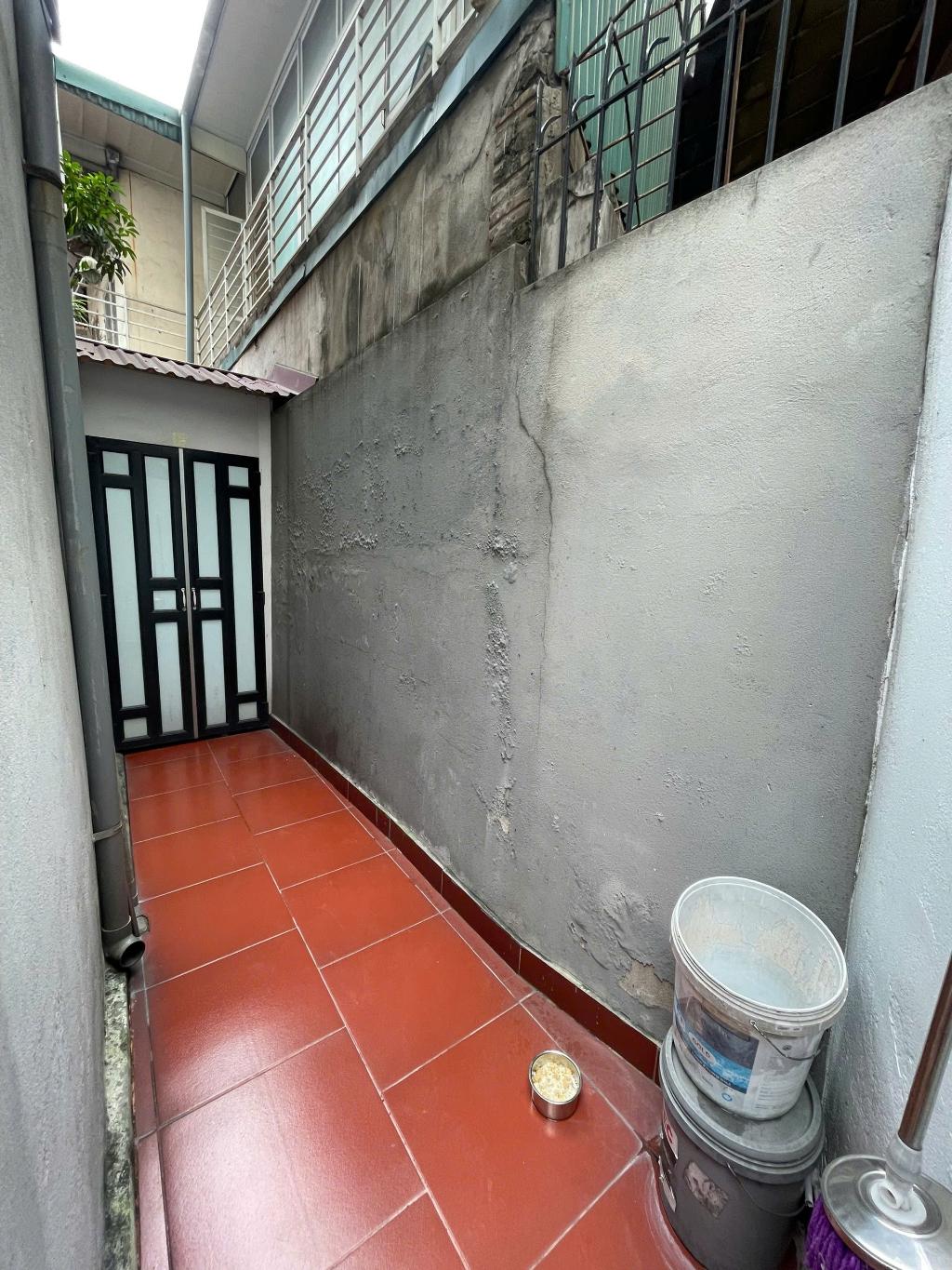 Bán nhà Quỳnh Mai - diện tích 82m2 5 tầng - 3 mặt thoáng - giá 18 tỷ