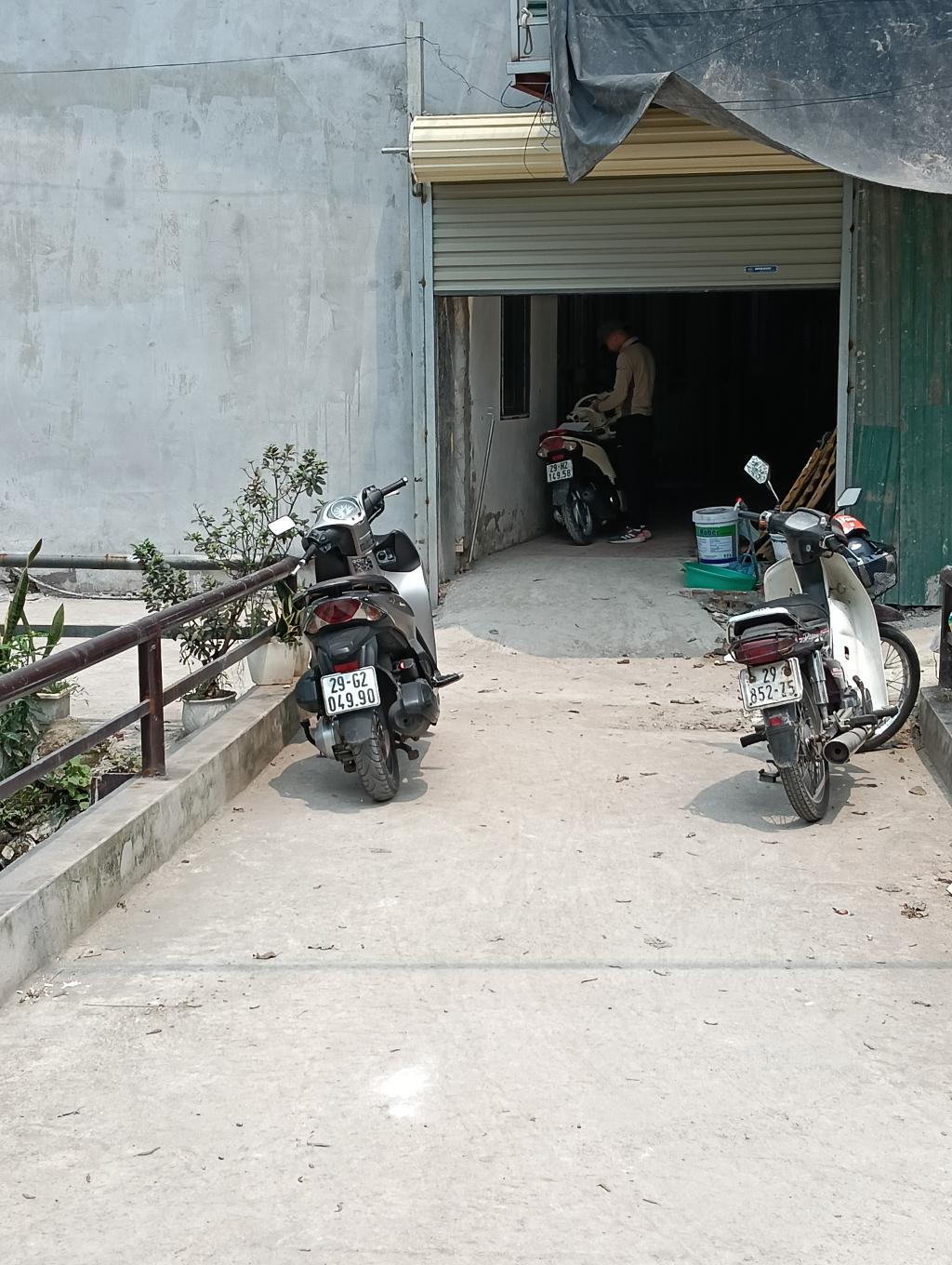 Bán nhà Nguyễn Xiển - diện tích 40m2 2 tầng - Ô TÔ ĐỖ CỔNG - giá 2,35 tỷ