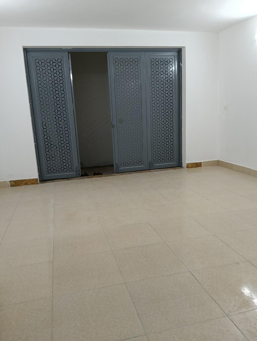 Bán nhà Nguyễn Xiển - diện tích 40m2 2 tầng - Ô TÔ ĐỖ CỔNG - giá 2,35 tỷ