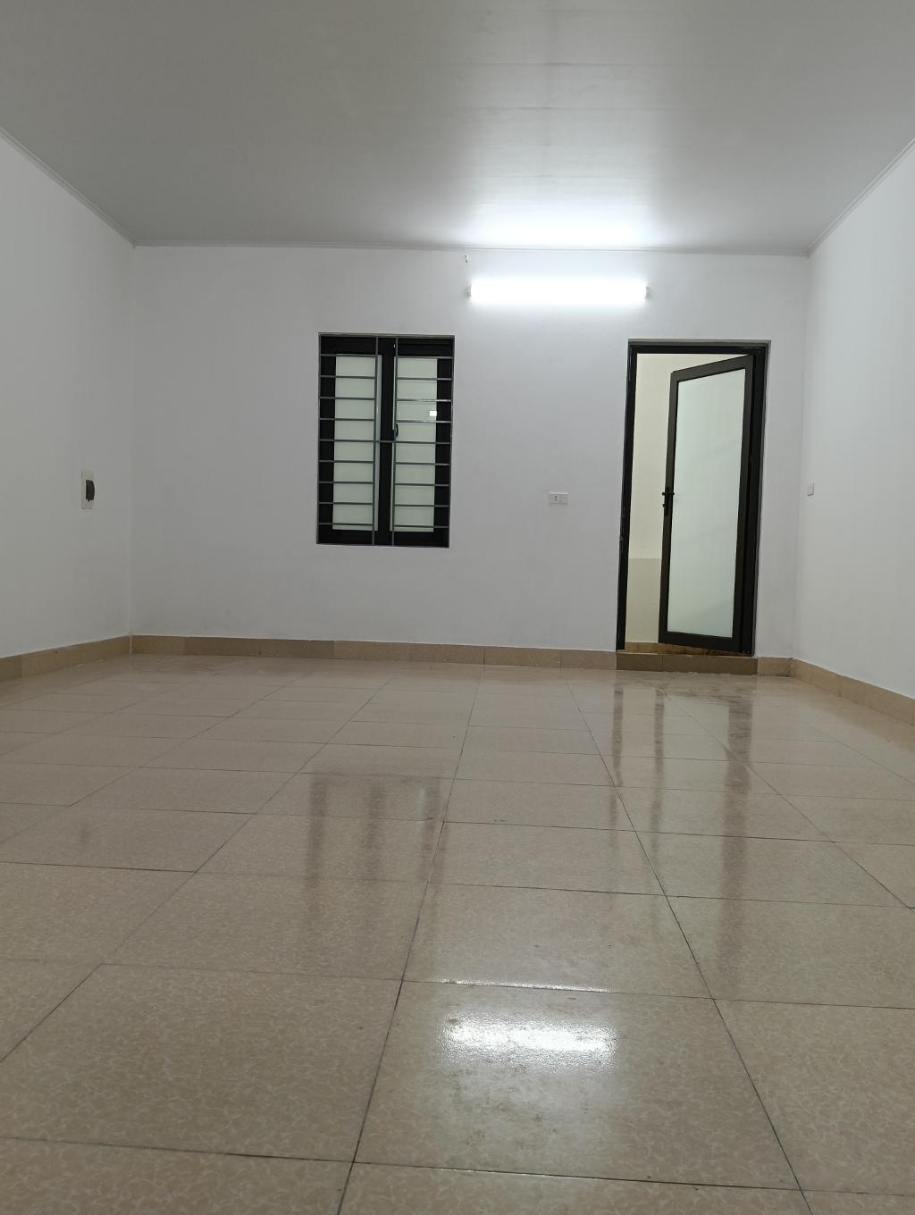 Bán nhà Nguyễn Xiển - diện tích 40m2 2 tầng - Ô TÔ ĐỖ CỔNG - giá 2,35 tỷ