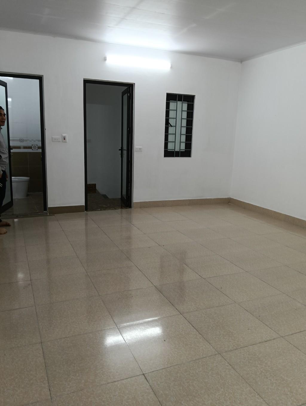 Bán nhà Nguyễn Xiển - diện tích 40m2 2 tầng - Ô TÔ ĐỖ CỔNG - giá 2,35 tỷ
