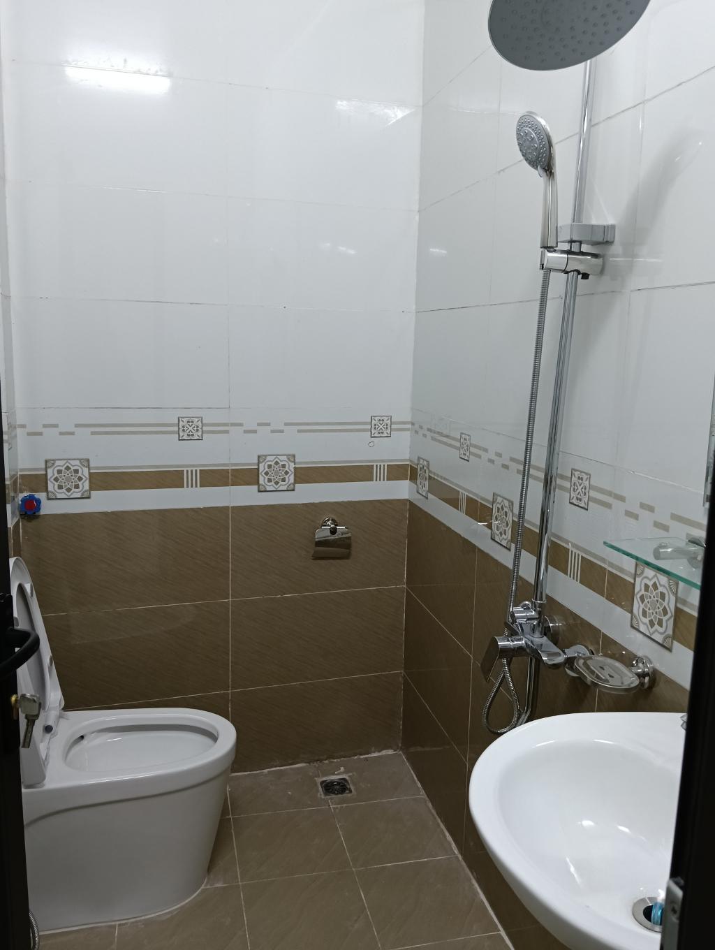 Bán nhà Nguyễn Xiển - diện tích 40m2 2 tầng - Ô TÔ ĐỖ CỔNG - giá 2,35 tỷ