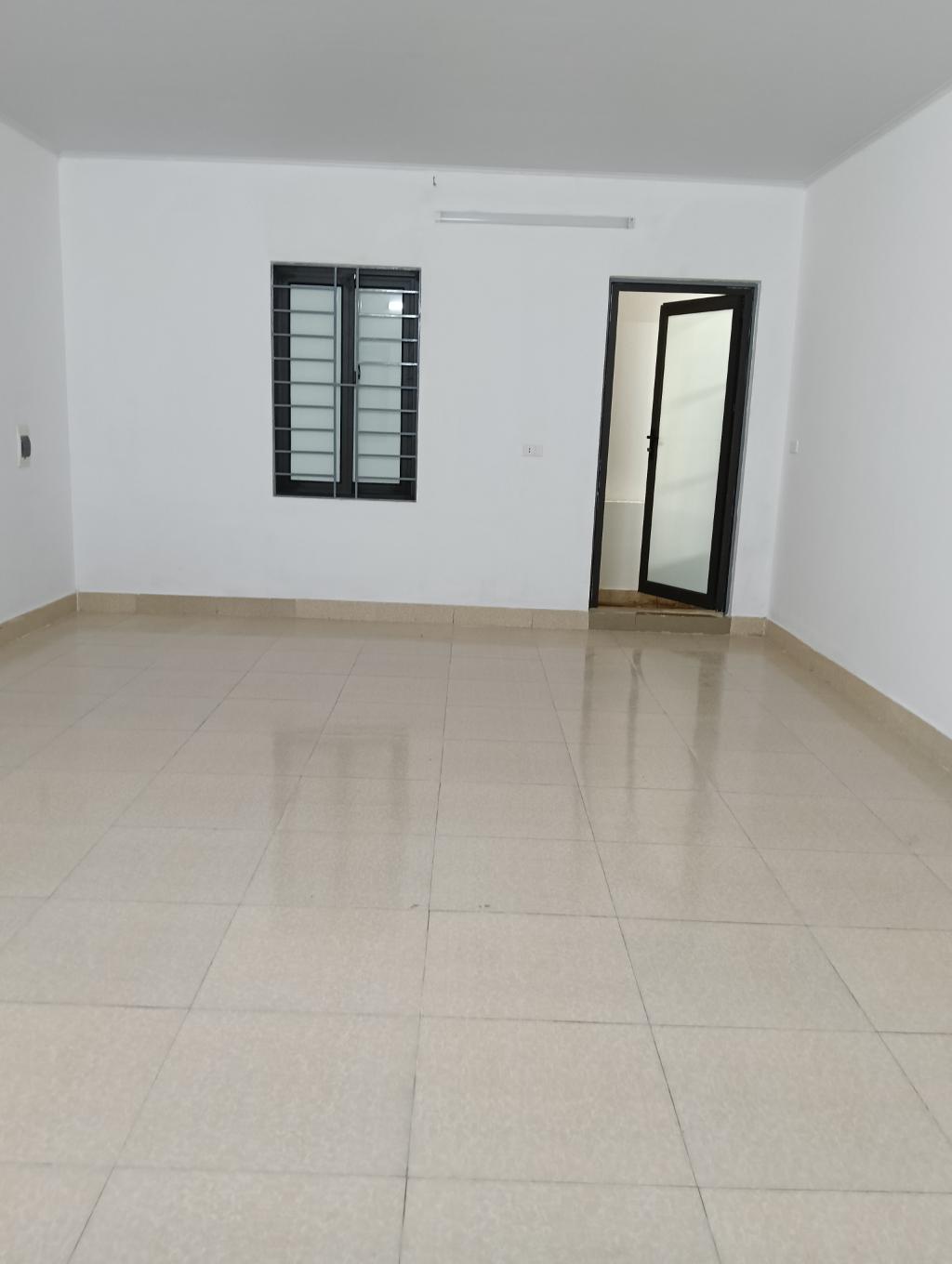 Bán nhà Nguyễn Xiển - diện tích 40m2 2 tầng - Ô TÔ ĐỖ CỔNG - giá 2,35 tỷ