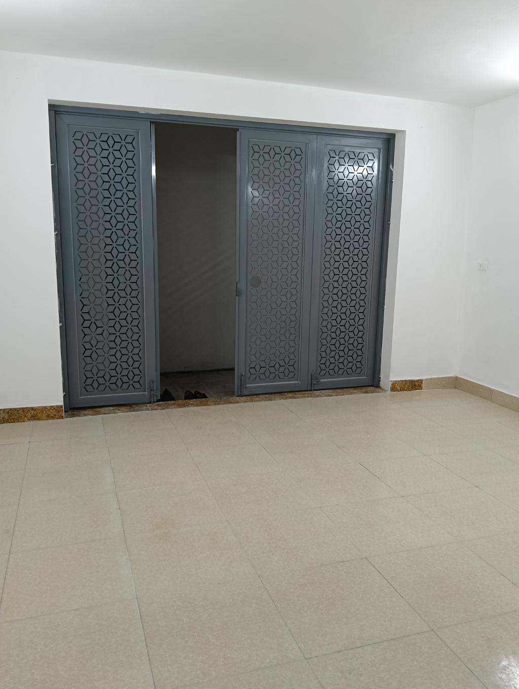 Bán nhà Nguyễn Xiển - diện tích 40m2 2 tầng - Ô TÔ ĐỖ CỔNG - giá 2,35 tỷ