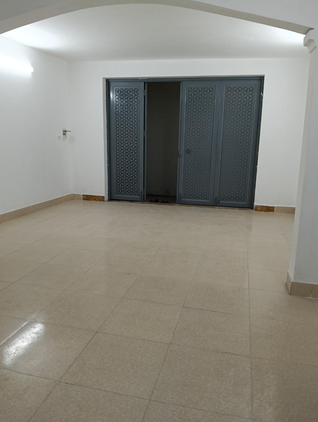 Bán nhà Nguyễn Xiển - diện tích 40m2 2 tầng - Ô TÔ ĐỖ CỔNG - giá 2,35 tỷ