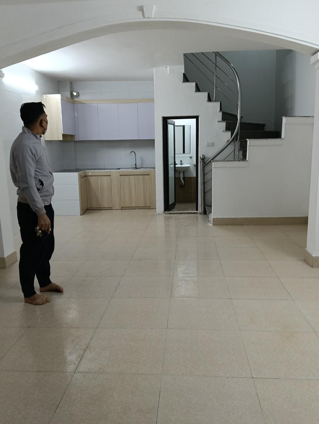 Bán nhà Nguyễn Xiển - diện tích 40m2 2 tầng - Ô TÔ ĐỖ CỔNG - giá 2,35 tỷ