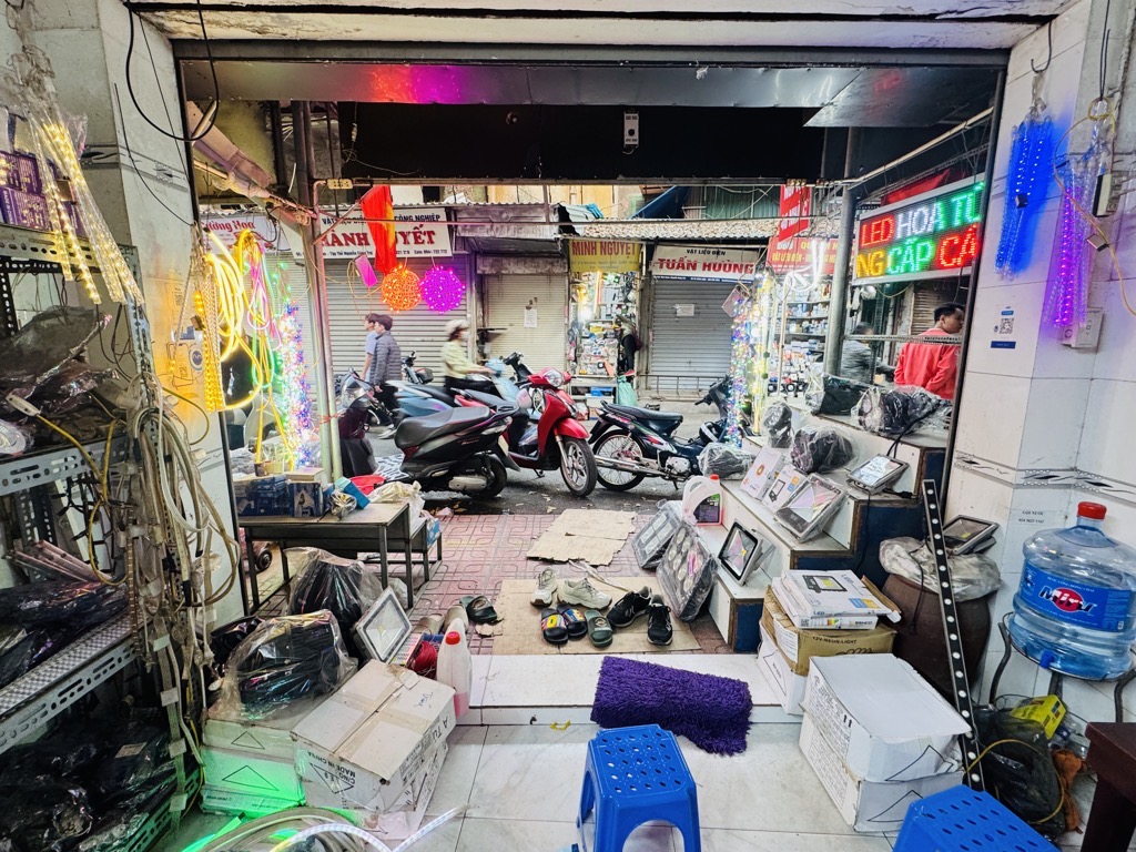 Bán nhà Nguyễn Công Trứ - diện tích 65m2 1 tầng - Mặt chợ - kinh doanh cực đỉnh - giá 7,4 tỷ