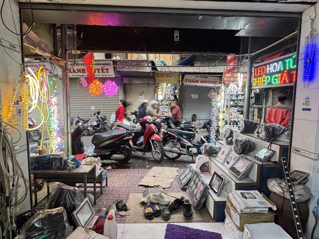 Bán nhà Nguyễn Công Trứ - diện tích 65m2 1 tầng - Mặt chợ - kinh doanh cực đỉnh - giá 7,4 tỷ