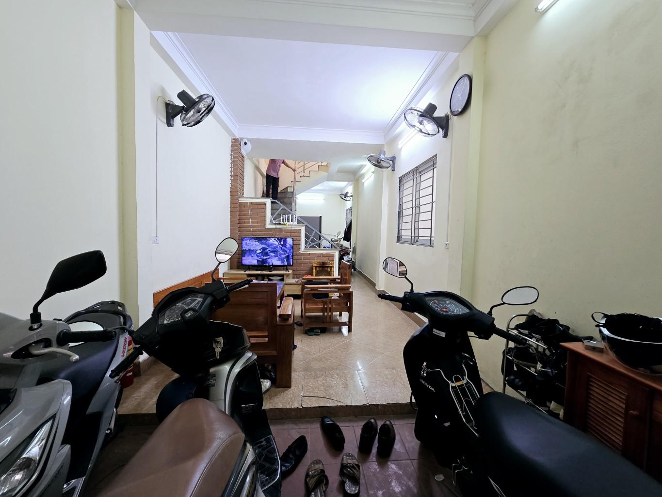 Bán nhà Lê Trọng Tấn - diện tích 43m2 2 tầng - LÔ GÓC - giá 2,65 tỷ