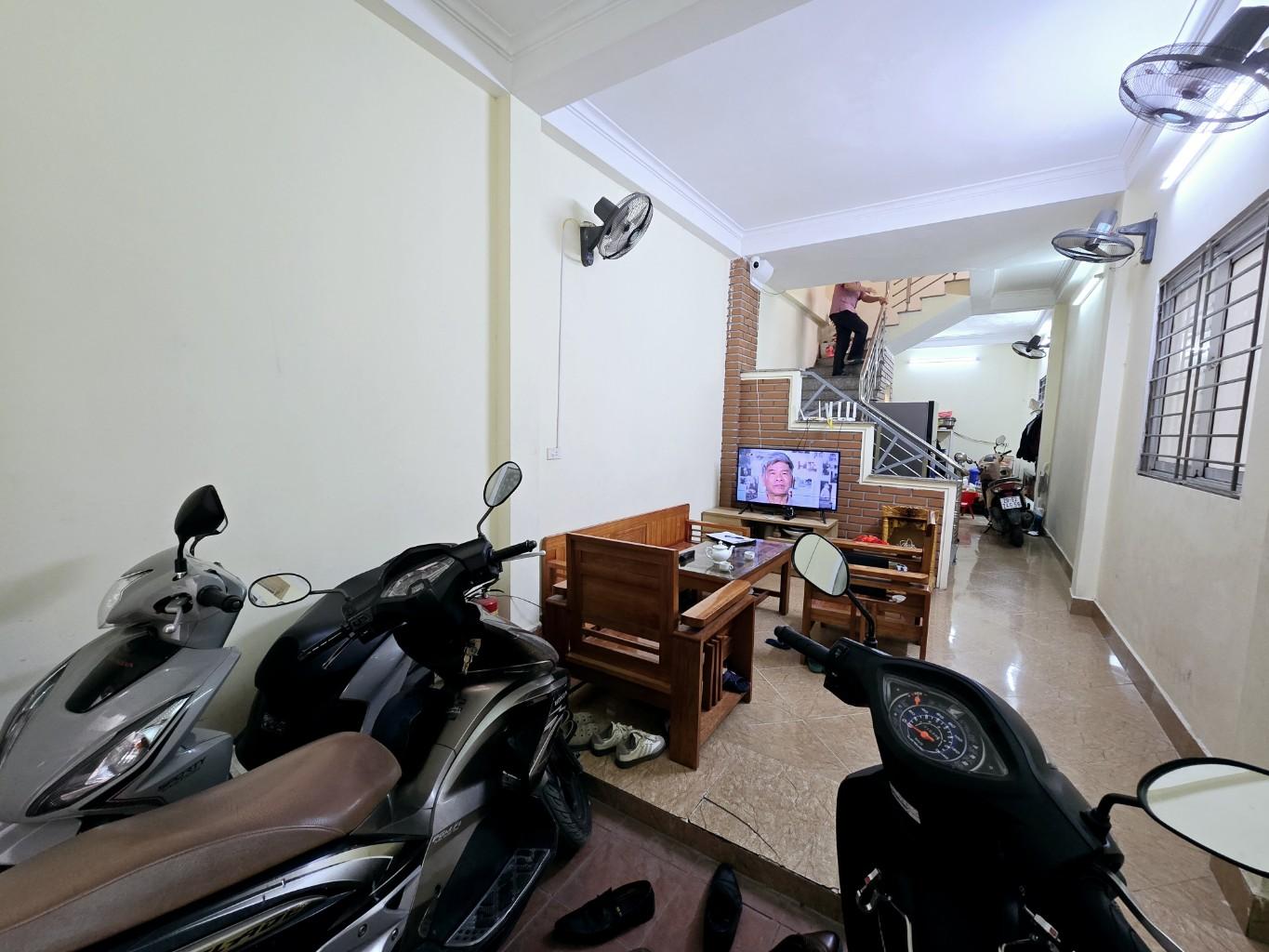 Bán nhà Lê Trọng Tấn - diện tích 43m2 2 tầng - LÔ GÓC - giá 2,65 tỷ