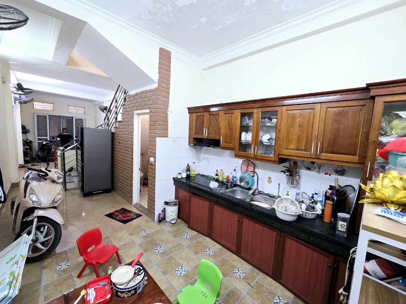 Bán nhà Lê Trọng Tấn - diện tích 43m2 2 tầng - LÔ GÓC - giá 2,65 tỷ