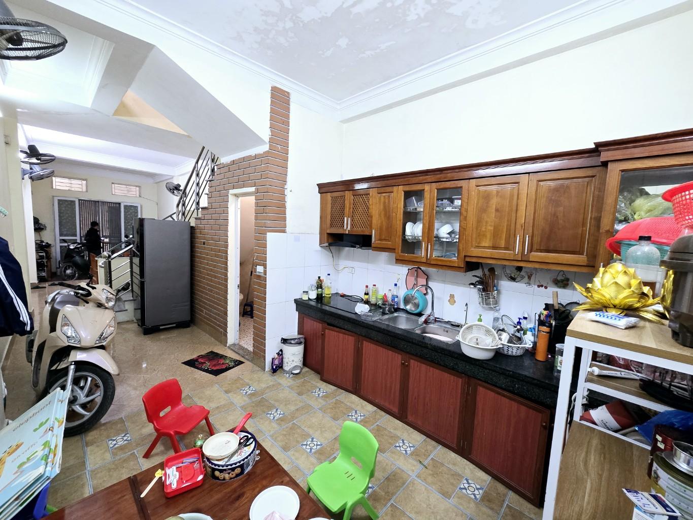 Bán nhà Lê Trọng Tấn - diện tích 43m2 2 tầng - LÔ GÓC - giá 2,65 tỷ