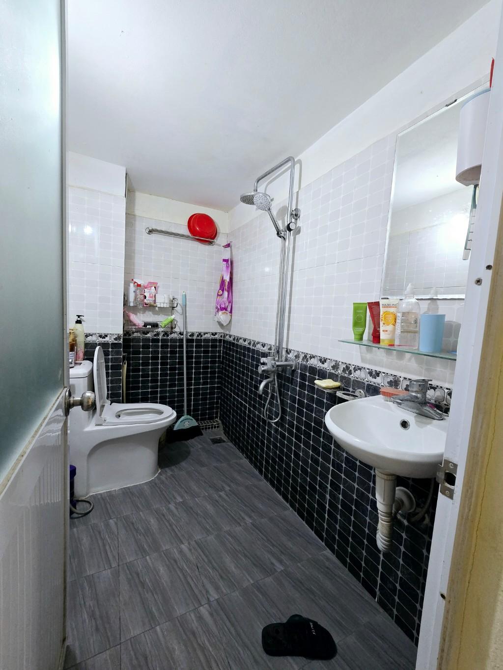 Bán nhà Lê Trọng Tấn - diện tích 43m2 2 tầng - LÔ GÓC - giá 2,65 tỷ