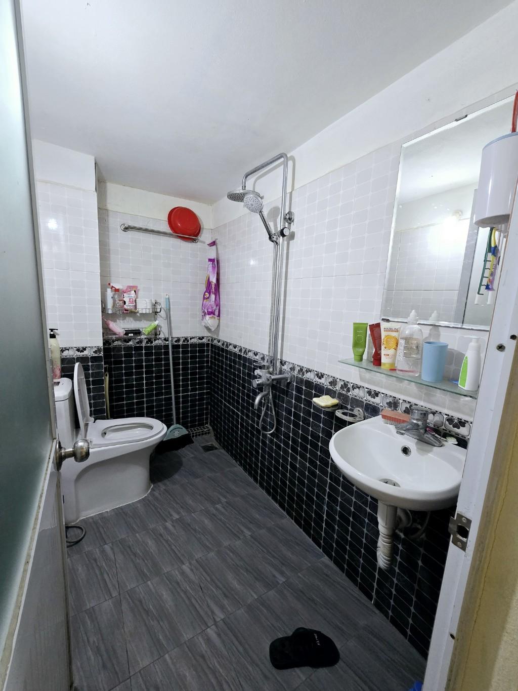 Bán nhà Lê Trọng Tấn - diện tích 43m2 2 tầng - LÔ GÓC - giá 2,65 tỷ