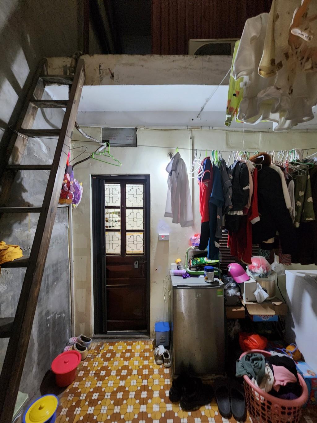 Bán nhà Lương Thế Vinh - diện tích 56m2 2 tầng - Đường trước nhà ô tô, kinh doanh ngày đêm - giá 7,6 tỷ