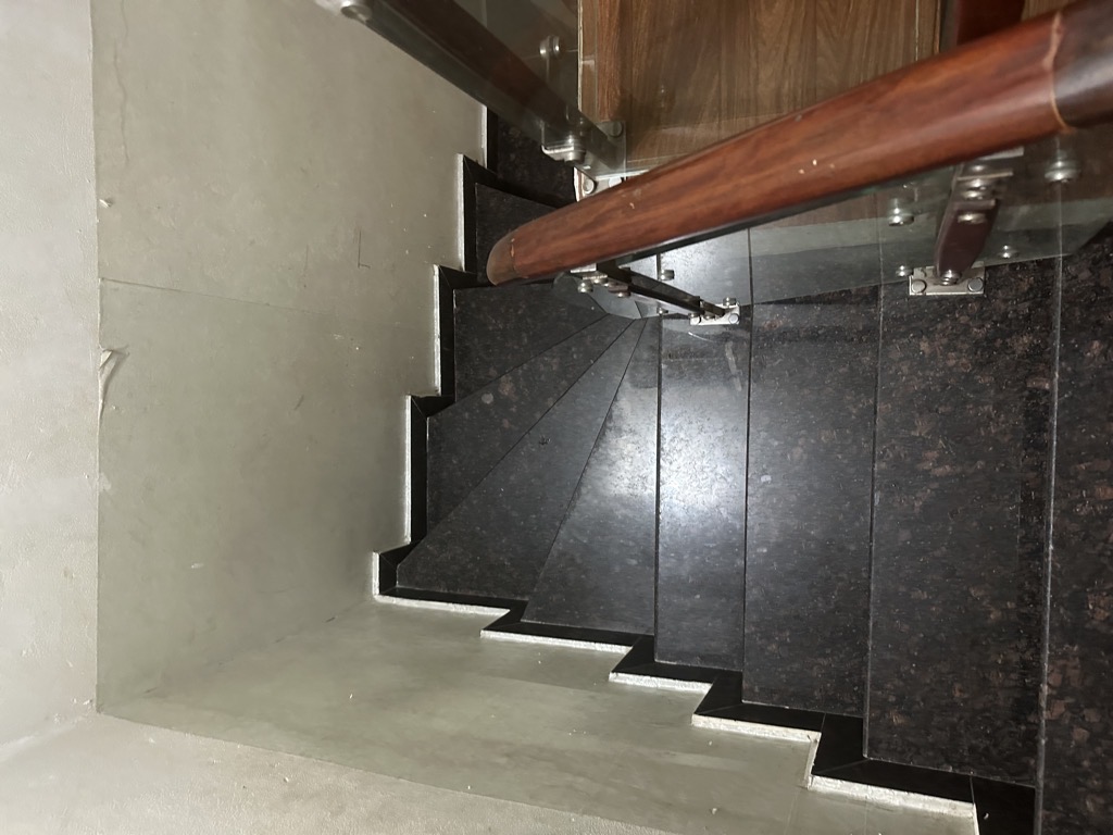 Bán nhà Nguyễn Quý Đức - diện tích 34m2 3 tầng - Mặt phố kinh doanh đỉnh - giá 5,25 tỷ