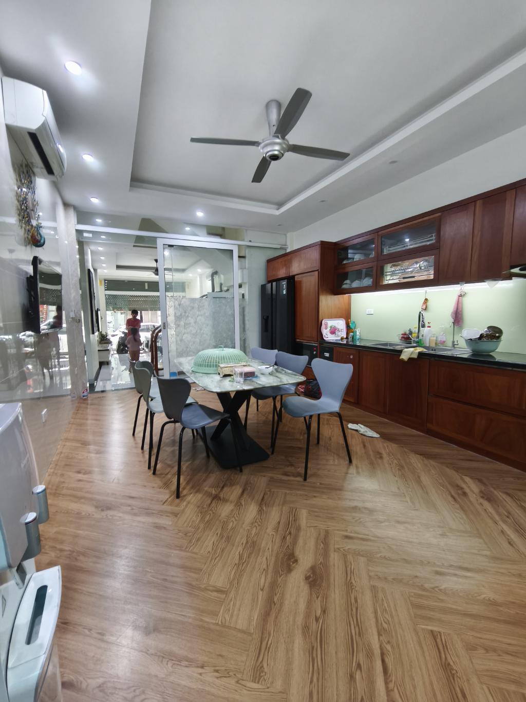 Bán nhà Bùi Xương Trạch - diện tích 63m2 4 tầng - Mặt phố - giá 19,6 tỷ