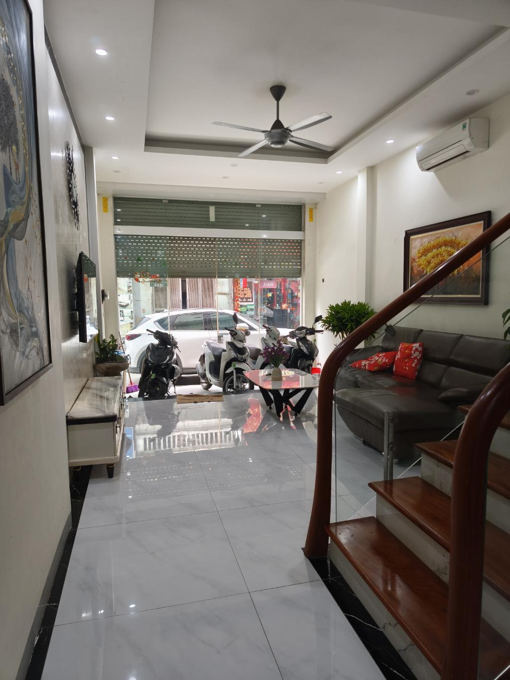 Bán nhà Bùi Xương Trạch - diện tích 63m2 4 tầng - Mặt phố - giá 19,6 tỷ