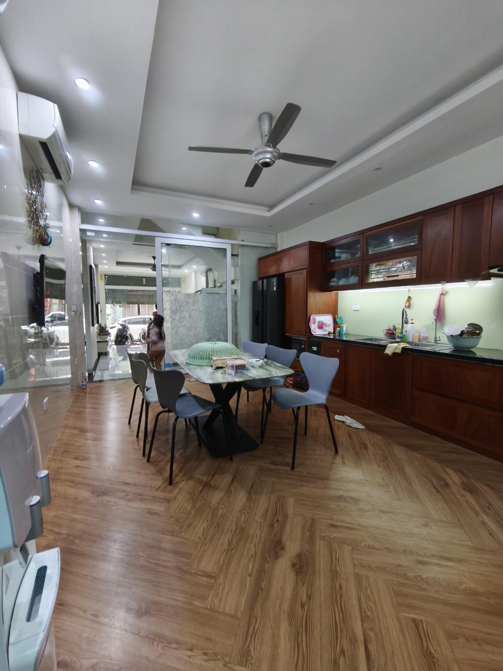 Bán nhà Bùi Xương Trạch - diện tích 63m2 4 tầng - Mặt phố - giá 19,6 tỷ