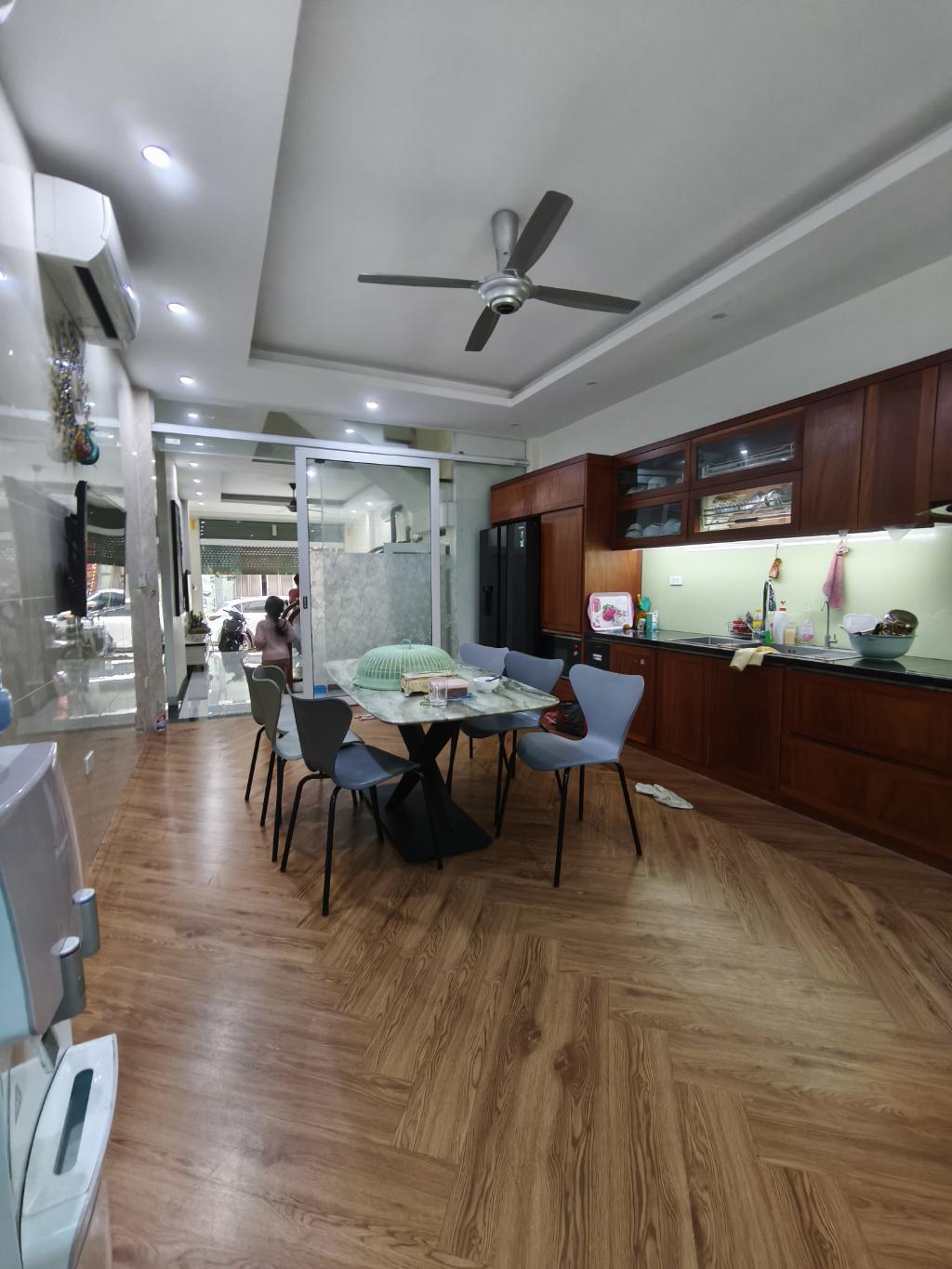 Bán nhà Bùi Xương Trạch - diện tích 63m2 4 tầng - Mặt phố - giá 19,6 tỷ