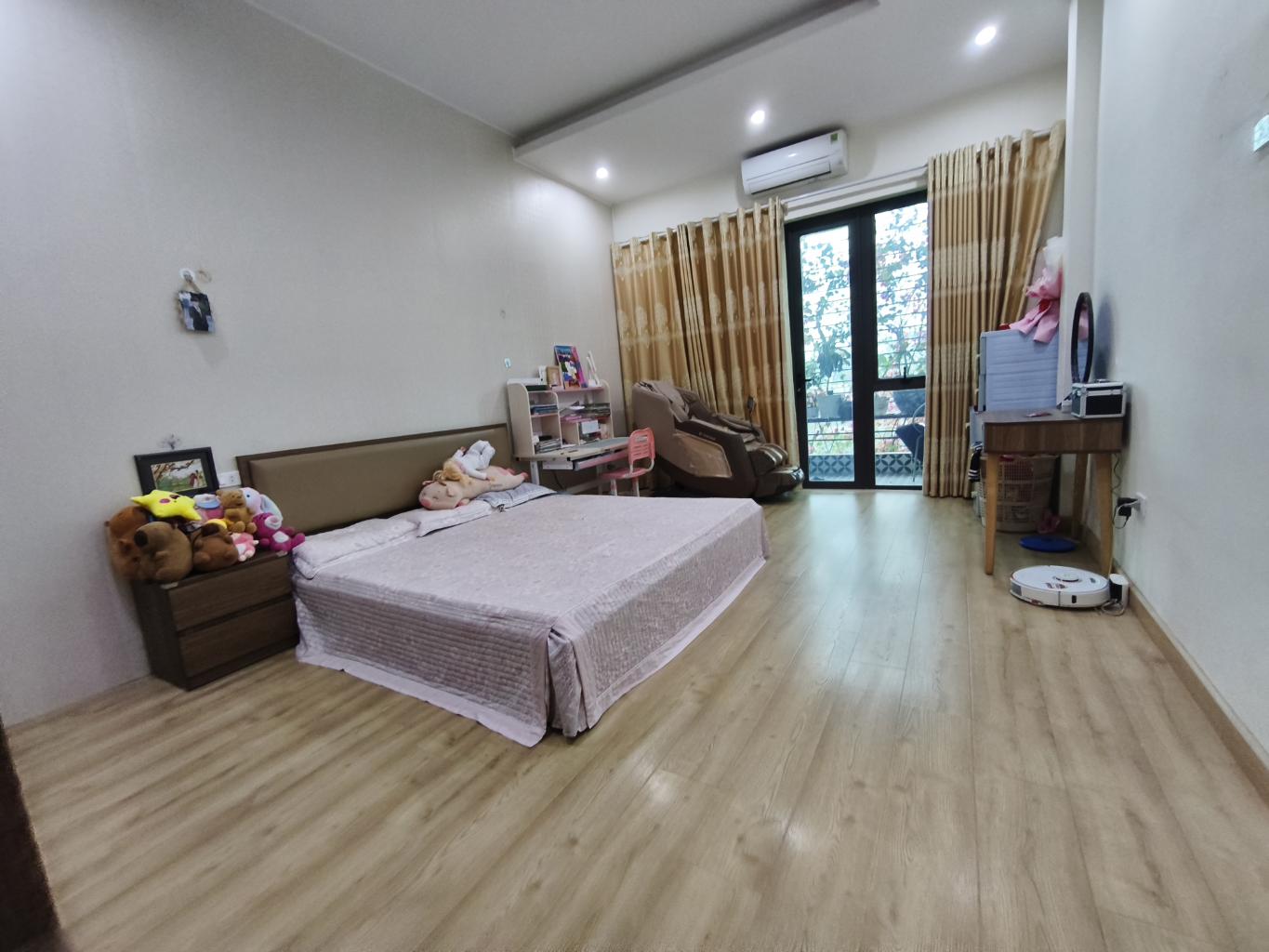 Bán nhà Bùi Xương Trạch - diện tích 63m2 4 tầng - Mặt phố - giá 19,6 tỷ