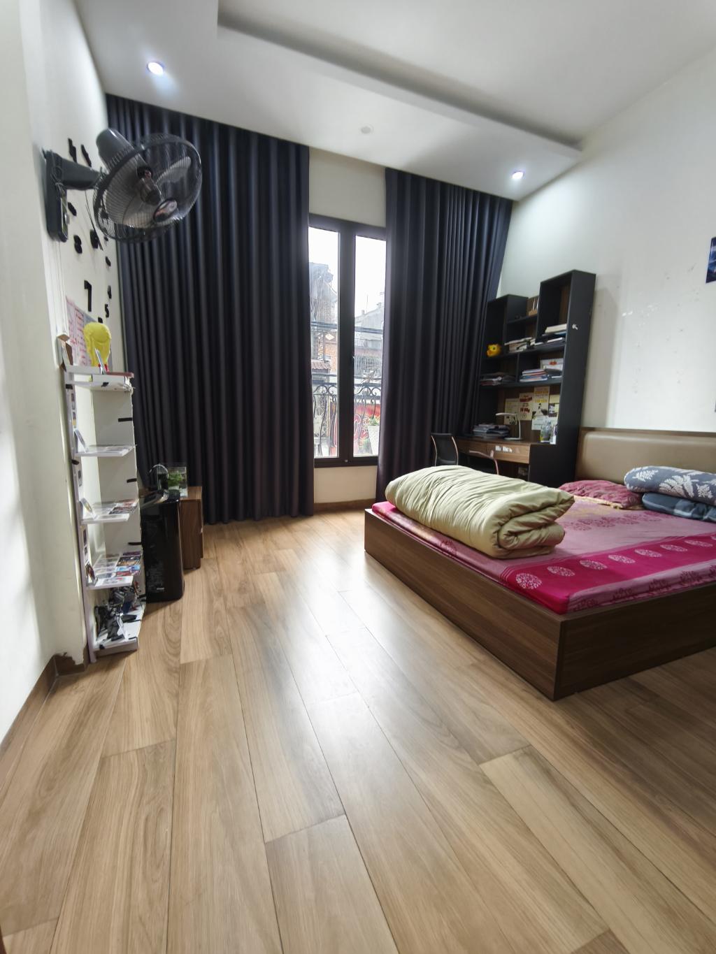 Bán nhà Bùi Xương Trạch - diện tích 63m2 4 tầng - Mặt phố - giá 19,6 tỷ