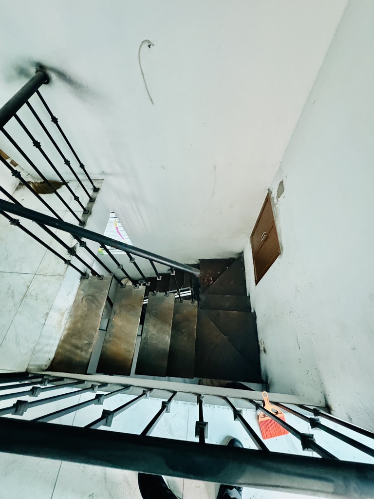 Bán nhà Khương Đình - diện tích 28m2 2 tầng - gần ô tô - giá 1,9 tỷ