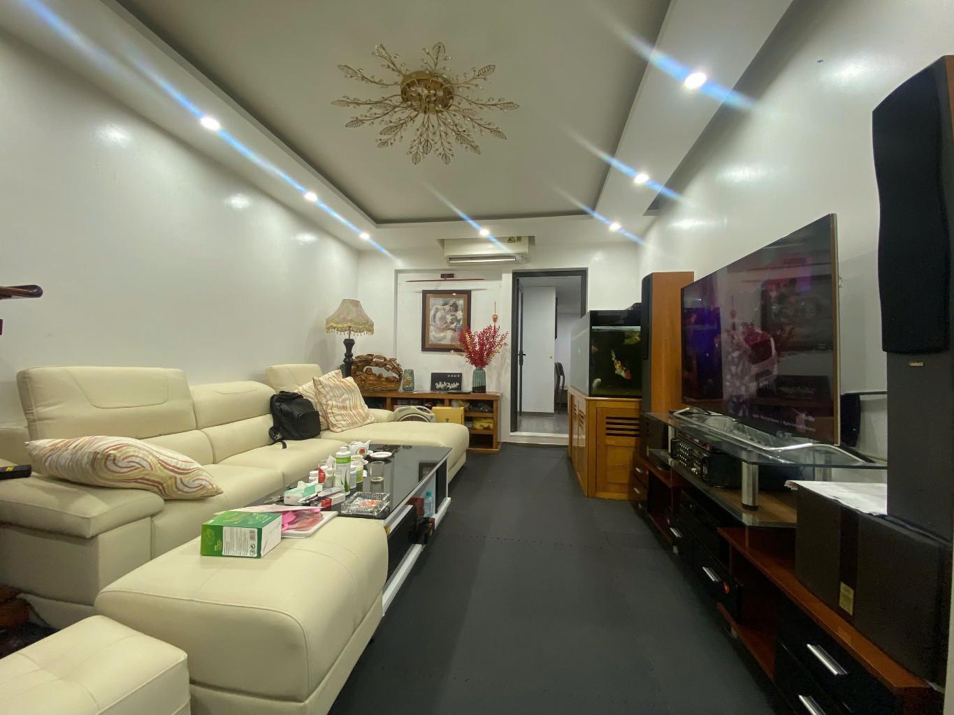 Bán nhà Giáp Bát - diện tích 60m2 5 tầng - nhà tập thể tầng cao, full nội thất - giá 4,5 tỷ