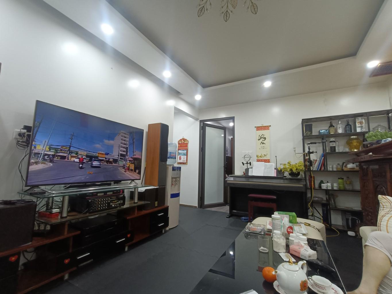 Bán nhà Giáp Bát - diện tích 60m2 5 tầng - nhà tập thể tầng cao, full nội thất - giá 4,5 tỷ