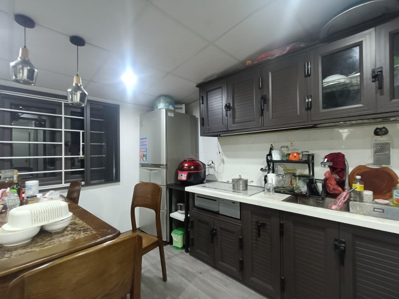 Bán nhà Giáp Bát - diện tích 60m2 5 tầng - nhà tập thể tầng cao, full nội thất - giá 4,5 tỷ