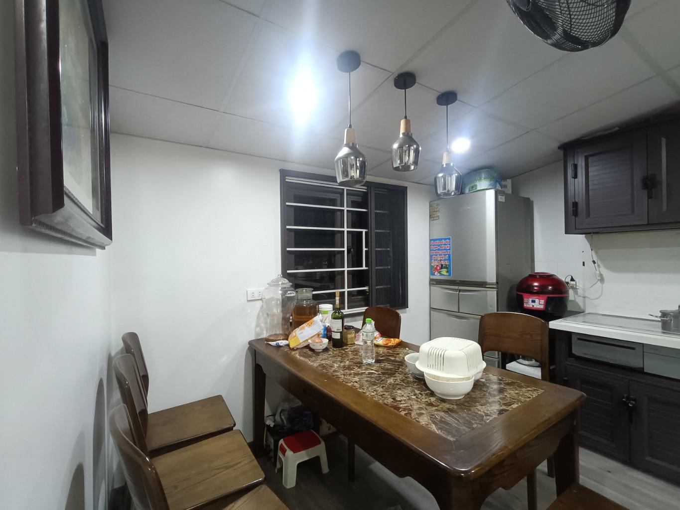 Bán nhà Giáp Bát - diện tích 60m2 5 tầng - nhà tập thể tầng cao, full nội thất - giá 4,5 tỷ