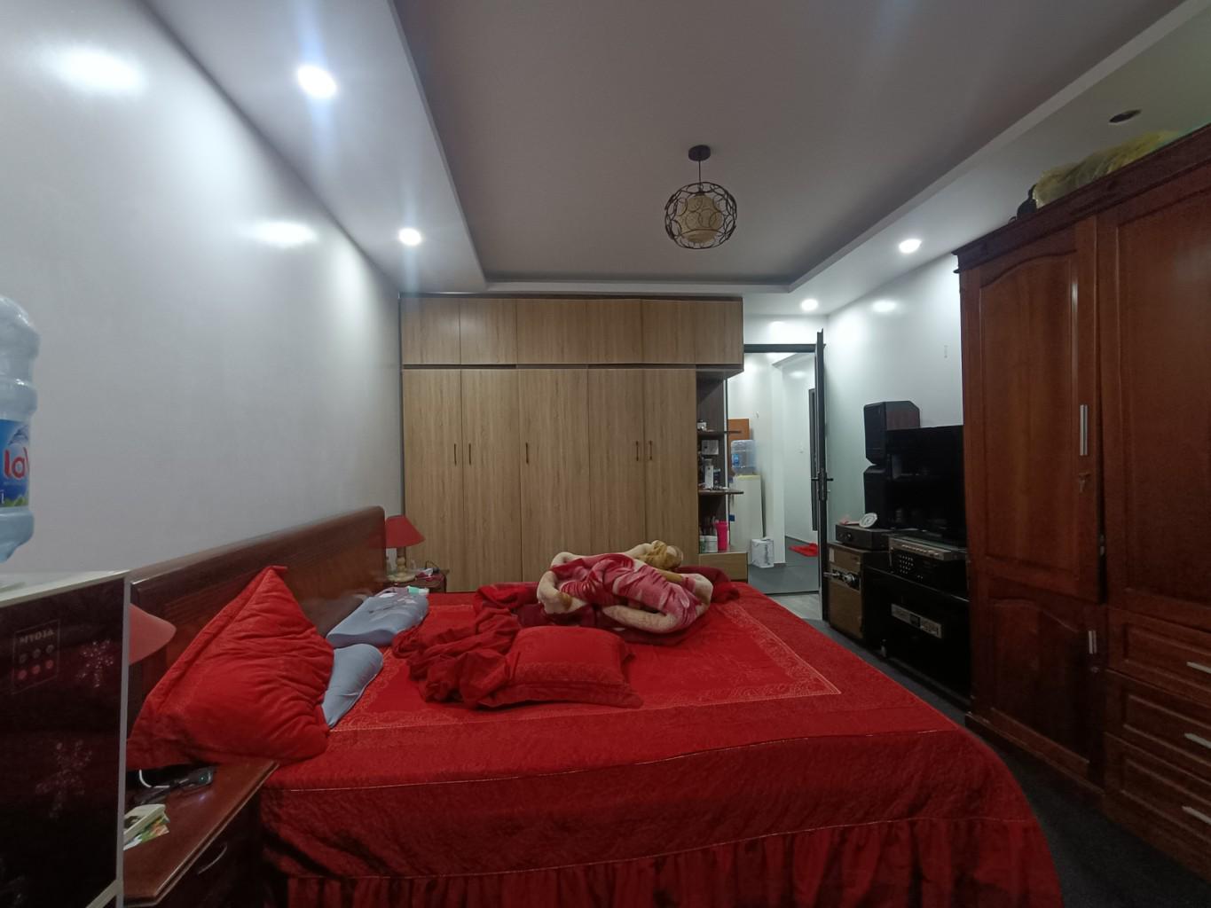 Bán nhà Giáp Bát - diện tích 60m2 5 tầng - nhà tập thể tầng cao, full nội thất - giá 4,5 tỷ