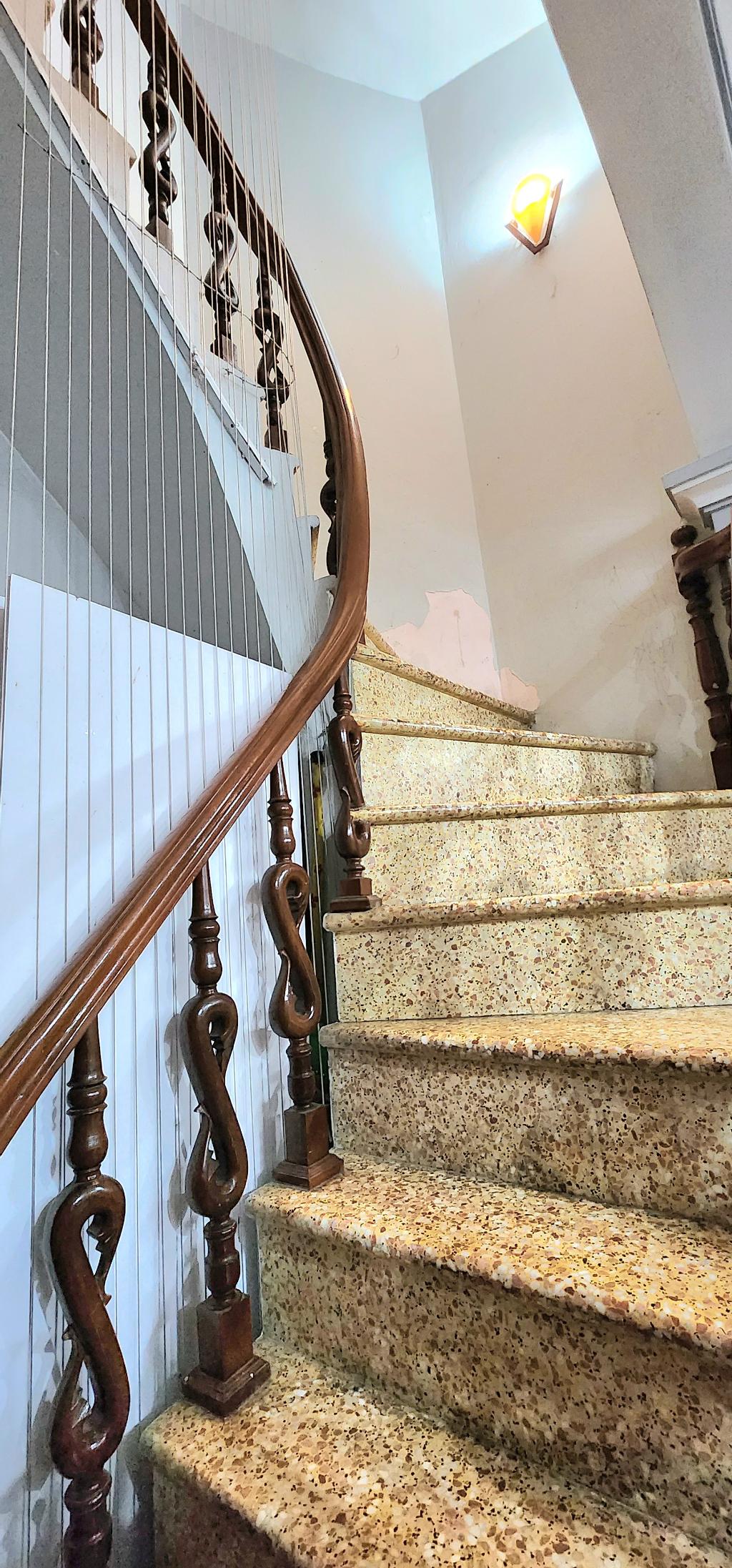 Bán nhà Định Công - diện tích 28m2 6 tầng - Ngõ thông - giá 8,5 tỷ