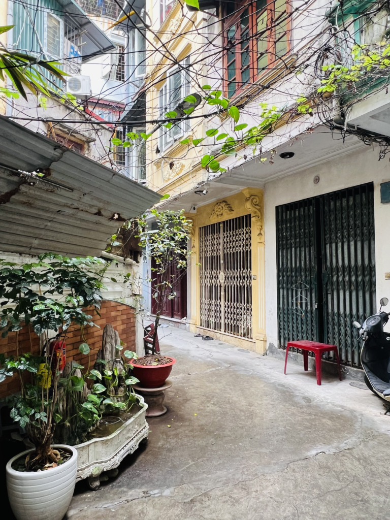 Bán nhà trung tâm Tôn Đức Thắng - 25m² sổ, 5 tầng - gần ô tô - giá 6.3 tỷ