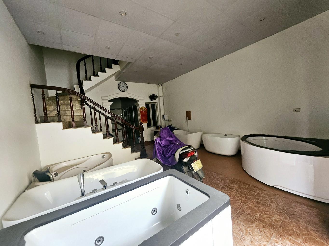 Bán nhà Đền Lừ 1 - diện tích 55m2 3 tầng - Ô TÔ VÀO NHÀ - giá 24 tỷ