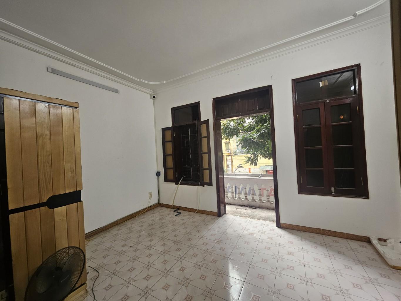 Bán nhà Đền Lừ 1 - diện tích 55m2 3 tầng - Ô TÔ VÀO NHÀ - giá 24 tỷ