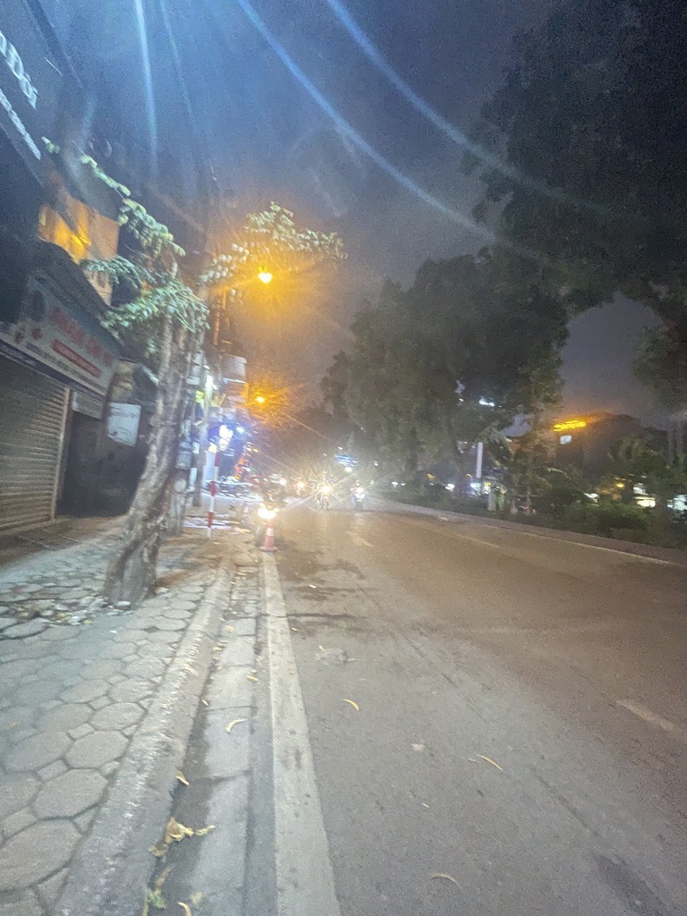 Bán nhà Láng - diện tích 18.1m2 3 tầng - Mặt phố - giá 6,2 tỷ