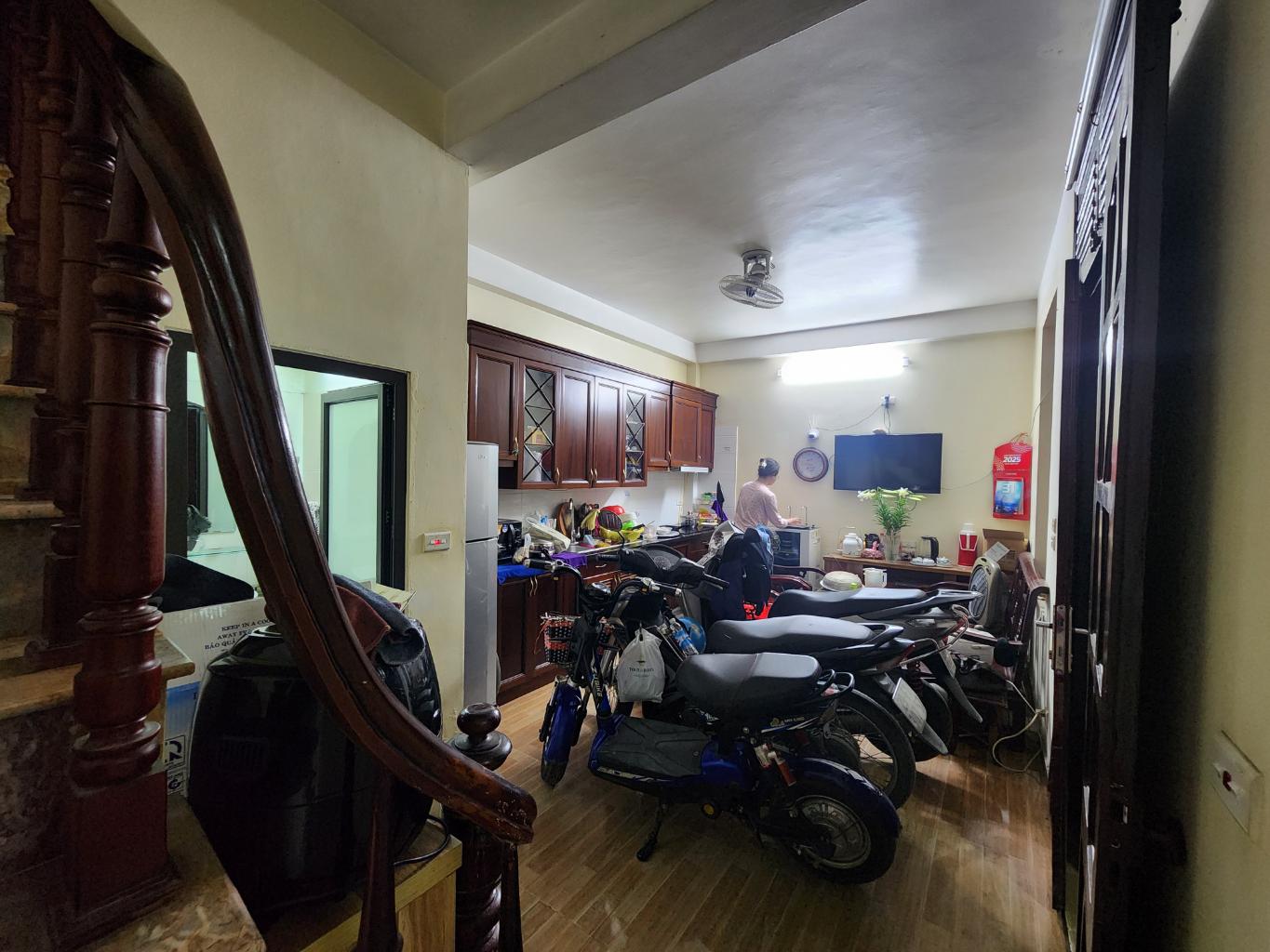 Bán nhà Đông Thiên - diện tích 24m2 3 tầng - Nhà trong ngõ phân lô, xung quanh nhiều tiện ích - giá 5 tỷ