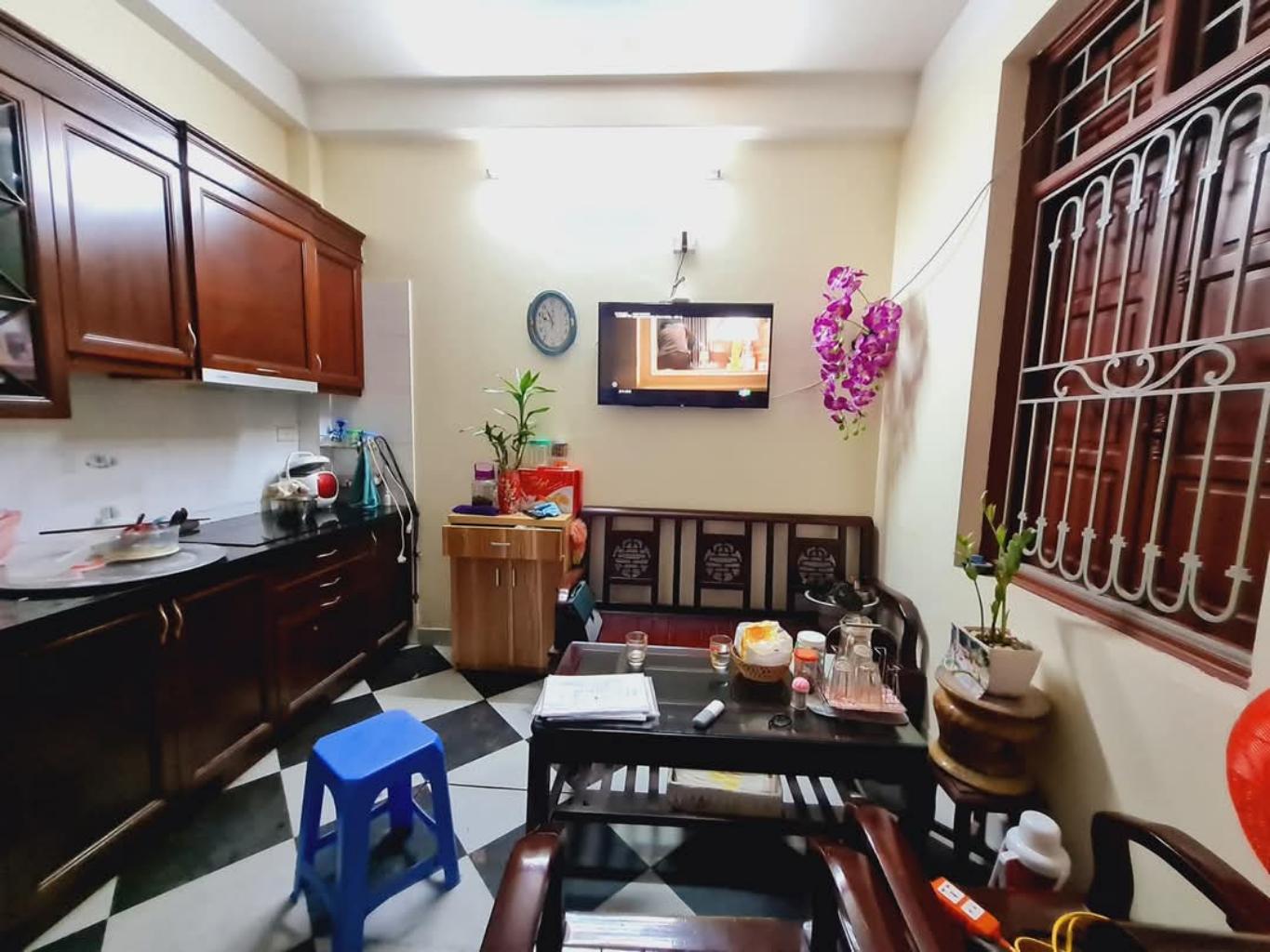 Bán nhà Đông Thiên - diện tích 24m2 3 tầng - Nhà trong ngõ phân lô, xung quanh nhiều tiện ích - giá 5 tỷ