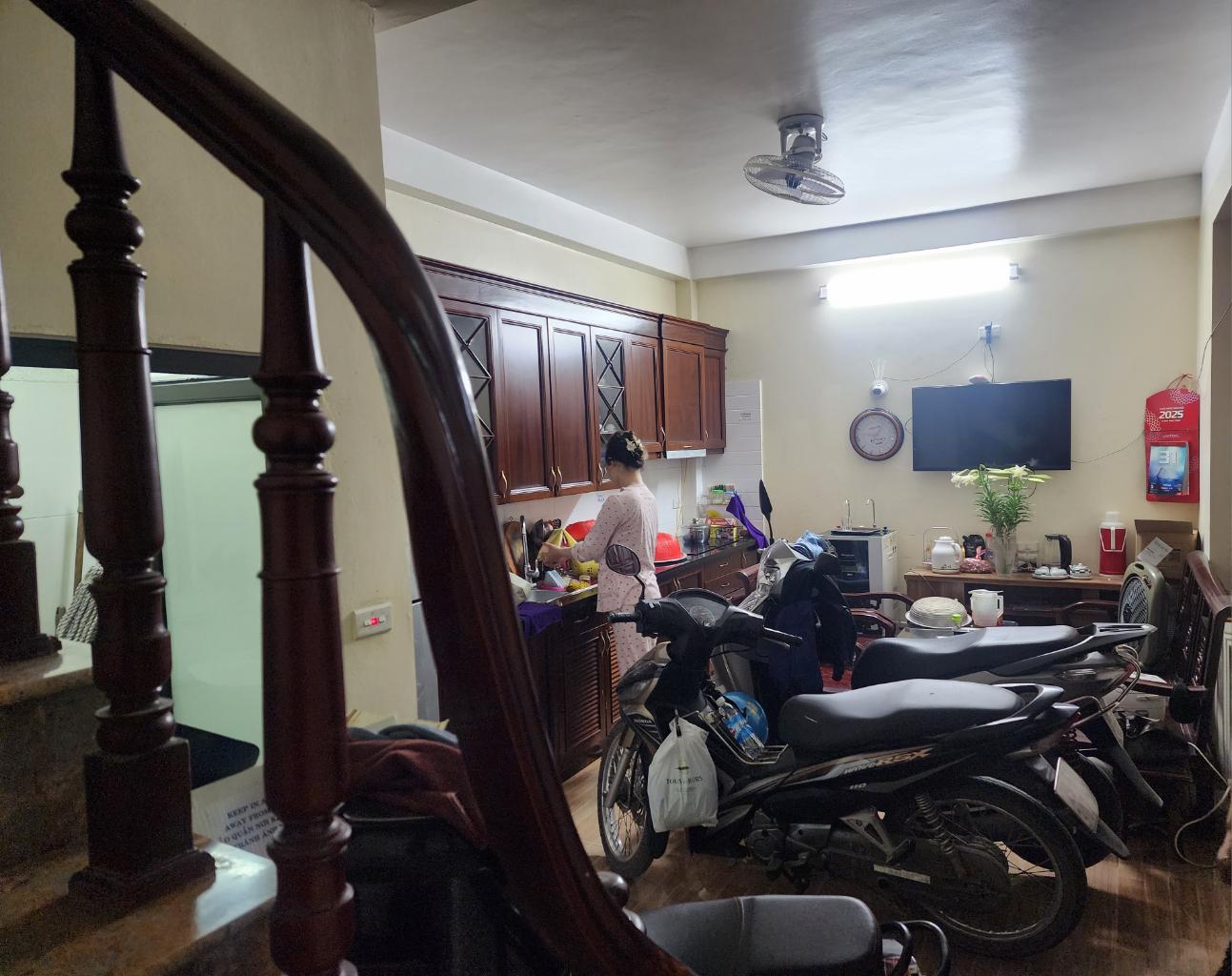 Bán nhà Đông Thiên - diện tích 24m2 3 tầng - Nhà trong ngõ phân lô, xung quanh nhiều tiện ích - giá 5 tỷ